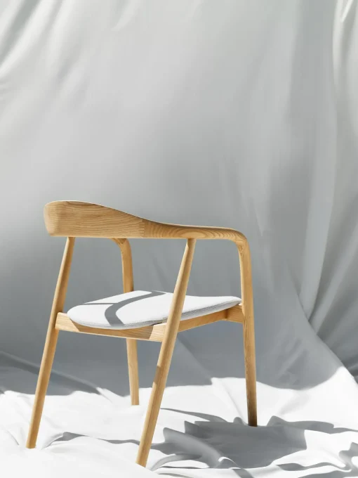 Silla Con Reposabrazos De Madera Con Asiento Tapizado Angelina