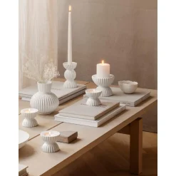 Portavelas De Porcelana Con Relieves Tura