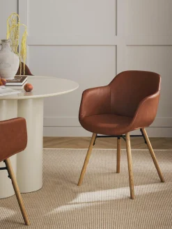 Silla Con Reposabrazos Pequena De Cuero Sintetico Fiji